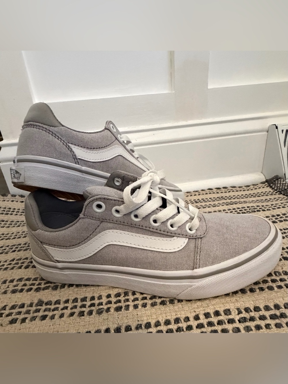 Vans Gray Canvas Low-Top Sneakers with White Side Stripe - size 6.5